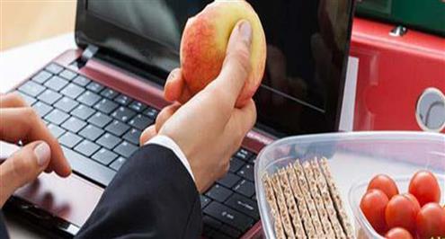 نصائح للتحكم في سلوكيات الطعام لتفادي زيادة الوزن